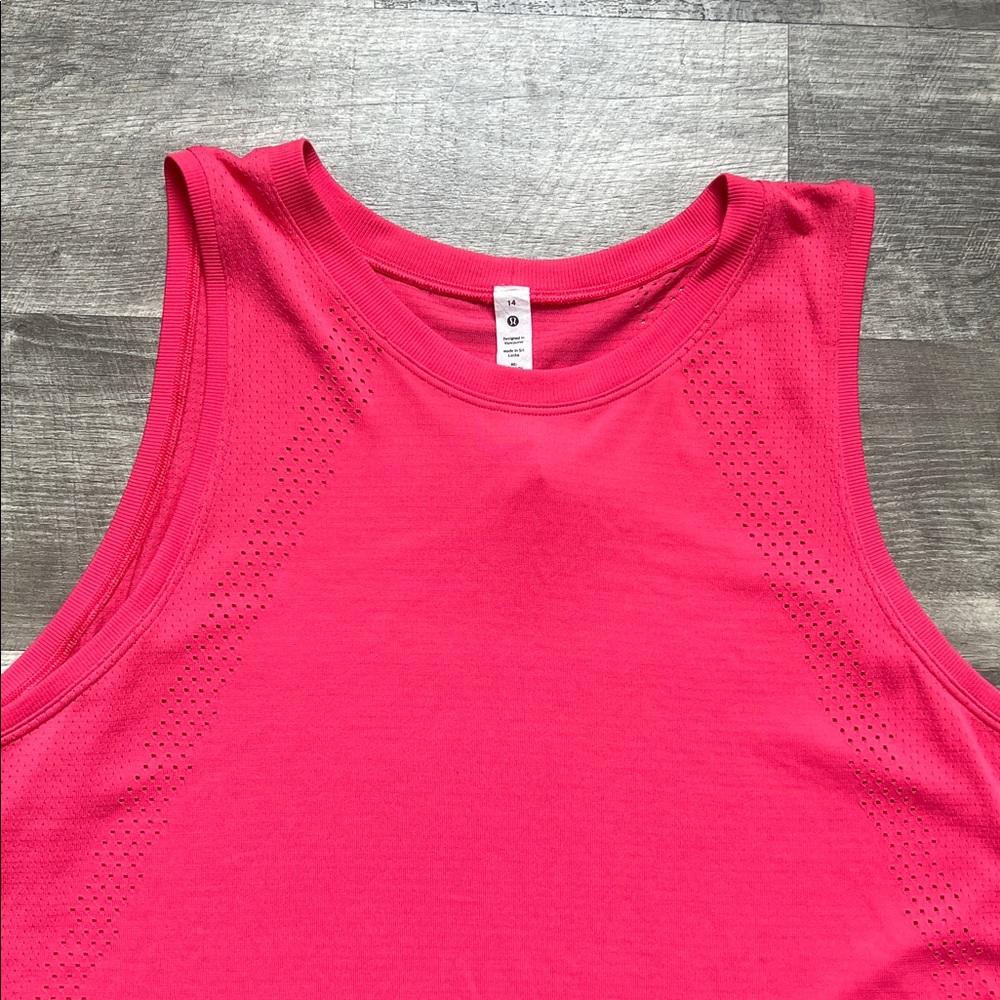 Lululemon Train to Be Tank Top
Lip Gloss / Lip Gloss - Picture 10 of 14